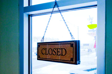 Closed-Sign-3825